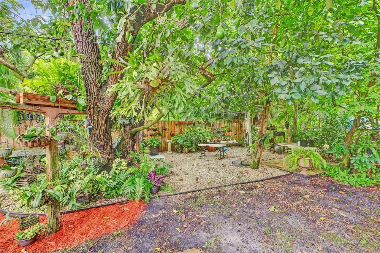 860 NE 127th St , North Miami, FL 33161 Photo