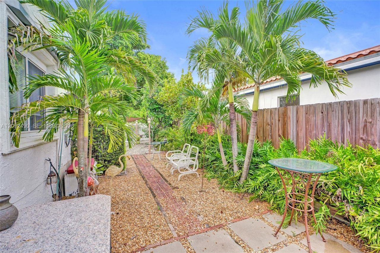 860 NE 127th St , North Miami, FL 33161 Photo