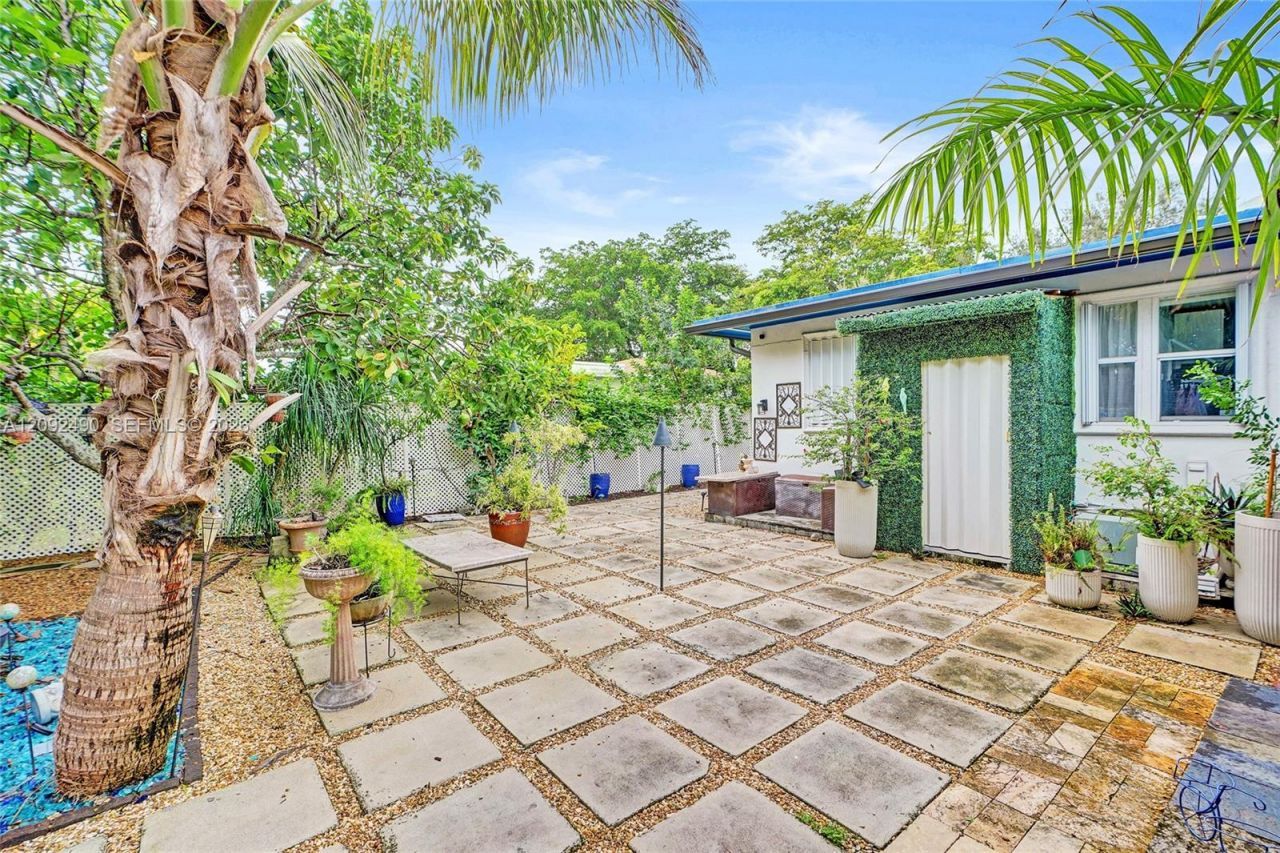 860 NE 127th St , North Miami, FL 33161 Photo