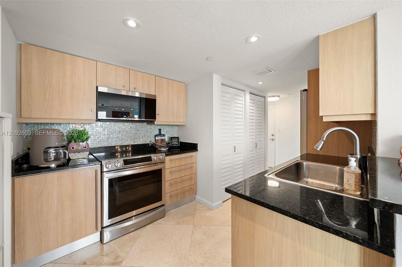 7600 Collins Ave , Unit 1012, Miami Beach, FL 33141 Photo