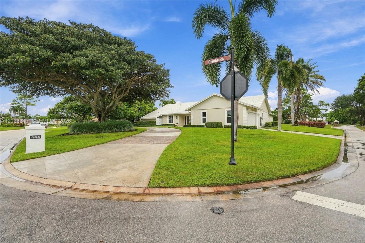 444 Glenbrook Dr , Atlantis, FL 33462 Photo