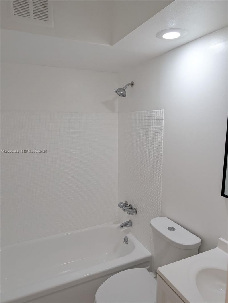 270 Layne Blvd , Unit 202, Hallandale Beach, FL 33009 Photo