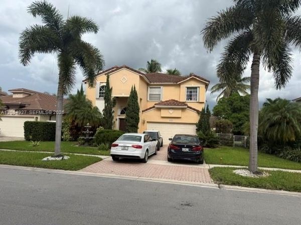 1021 NW 185th Ave , Pembroke Pines, FL 33029