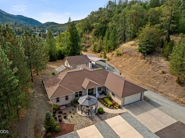 200 Eagle Ridge Drive, Canyonville, OR 97417