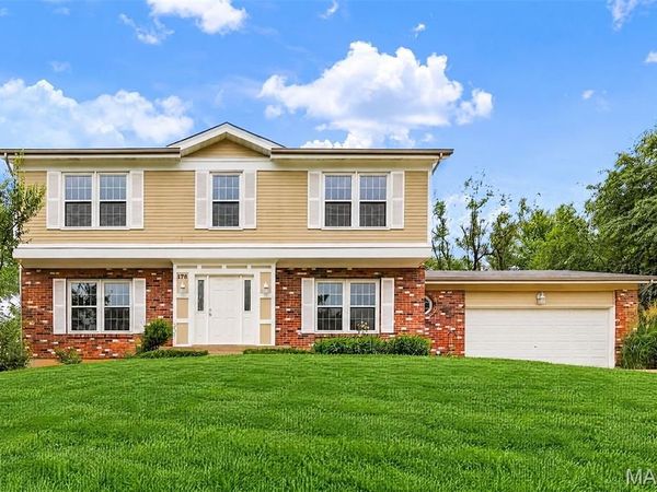 176 Spring Oaks Drive, Ballwin, MO 63011