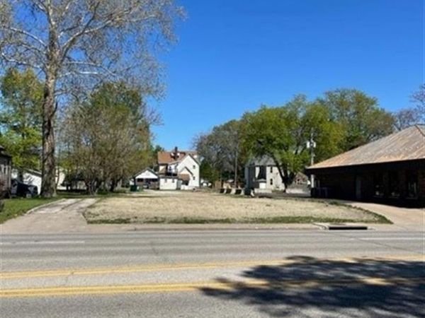 521 N LAFAYETTE Street, Macomb, IL 61455