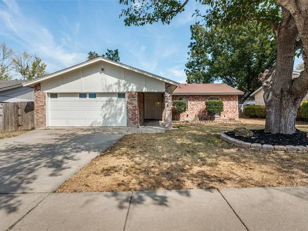 5909 Kary Lynn Drive S, Watauga, TX 76148