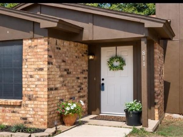 811 Woodland Court, Kennedale, TX 76060
