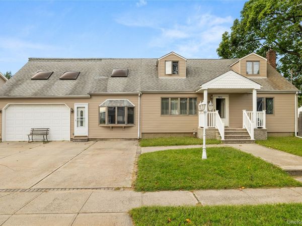 947 N Park Avenue , Massapequa, NY 11758