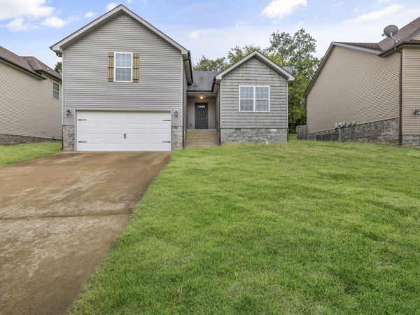 424 Leslie Wood Dr , Clarksville, TN 37040