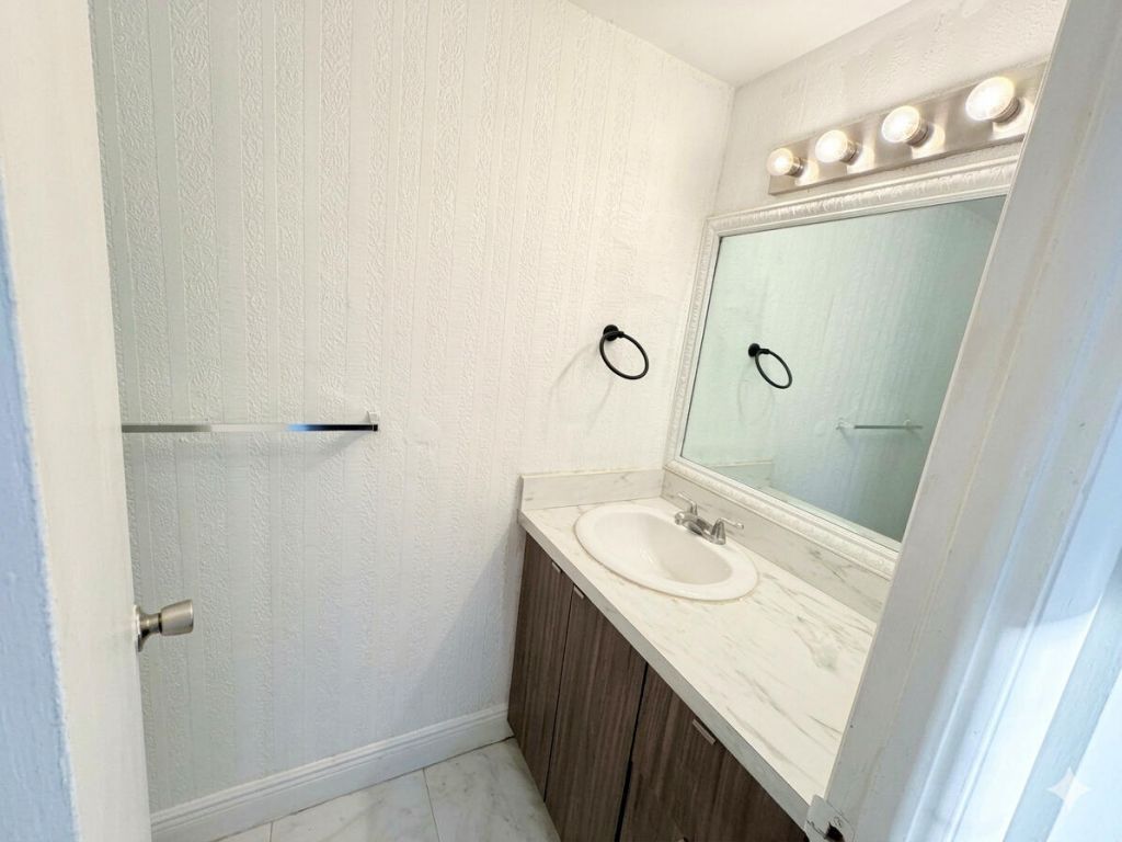 1080 94th Street, Unit 103, Bay Harbor Islands, FL 33154 Photo