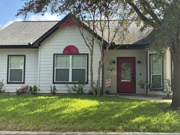 1408 S 2ND ST, Floresville, TX 78114