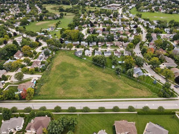 24W737 Central Avenue , Roselle, IL 60172