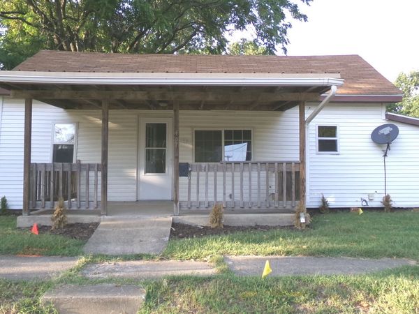 407 E Woodlawn Street , Clinton, IL 61727
