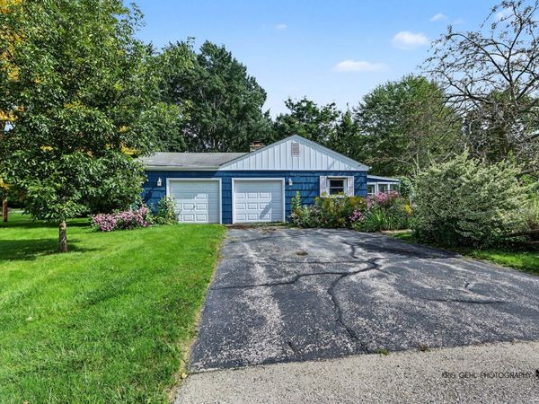 19 S Hawthorne Boulevard , Mundelein, IL 60060