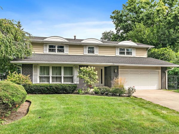 1912 E Cholo Lane , Mount Prospect, IL 60056