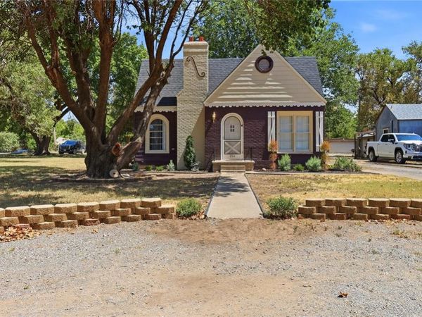 214 N Broadway Avenue, Hobart, OK 73651