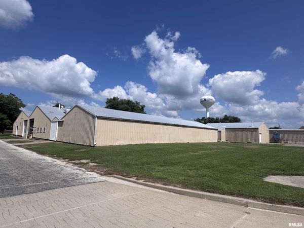 285 W DAVIS Street, Bushnell, IL 61422