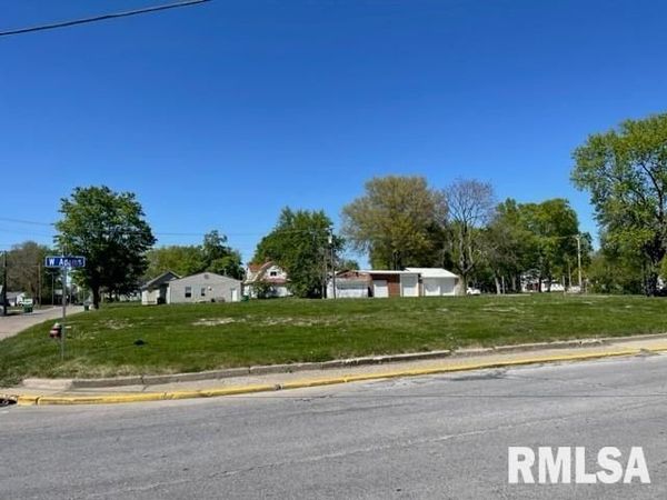 326 W ADAMS Street, Macomb, IL 61455
