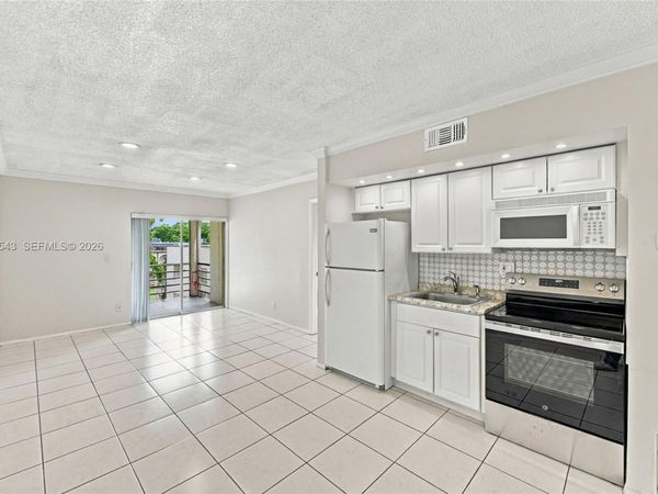 2700 Riverside Dr , Unit 302-B, Coral Springs, FL 33065