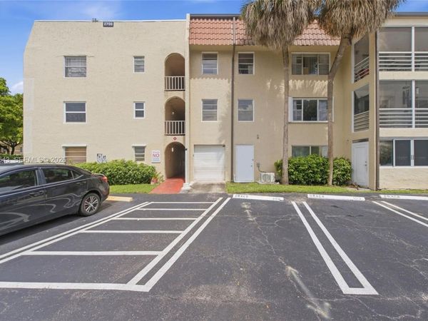 2700 Riverside Dr , Unit 302-B, Coral Springs, FL 33065
