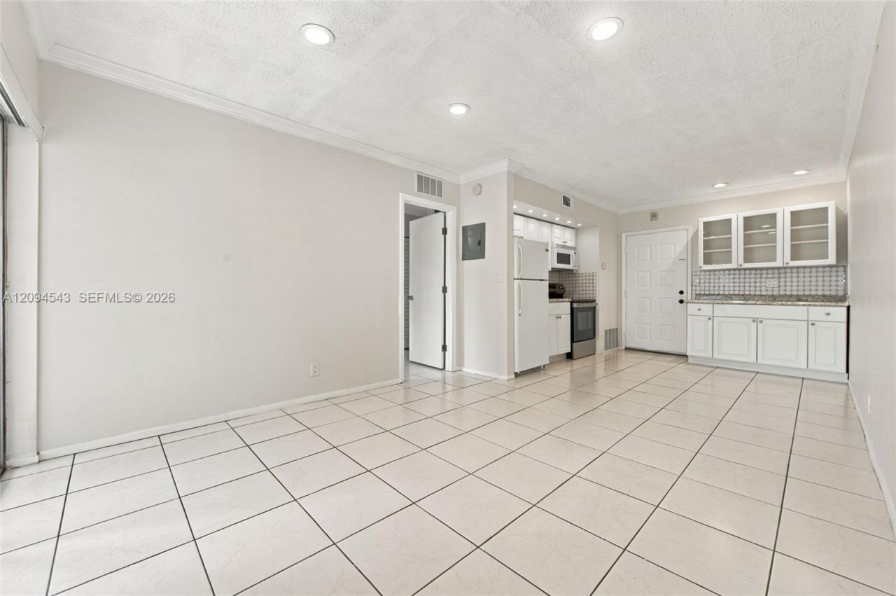 2700 Riverside Dr , Unit 302-B, Coral Springs, FL 33065 Photo