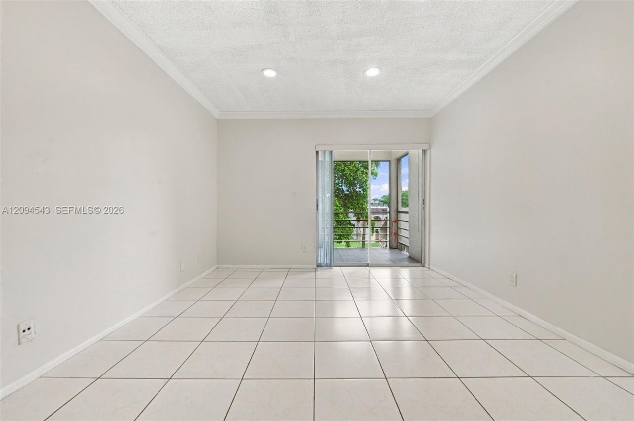 2700 Riverside Dr , Unit 302-B, Coral Springs, FL 33065 Photo