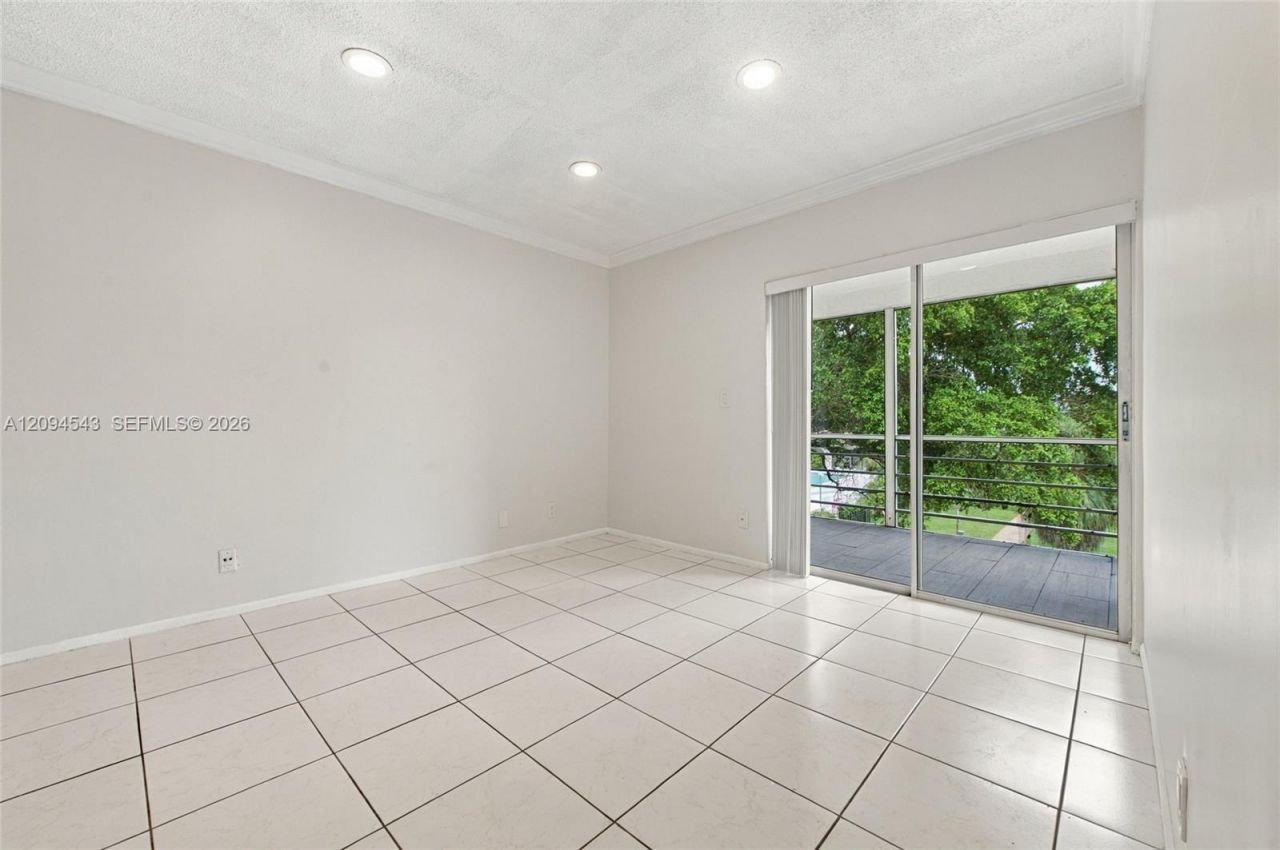 2700 Riverside Dr , Unit 302-B, Coral Springs, FL 33065 Photo