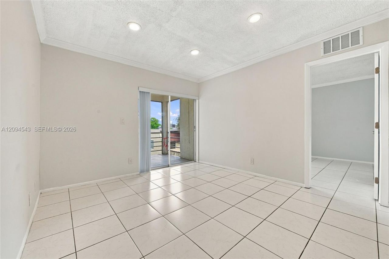 2700 Riverside Dr , Unit 302-B, Coral Springs, FL 33065 Photo