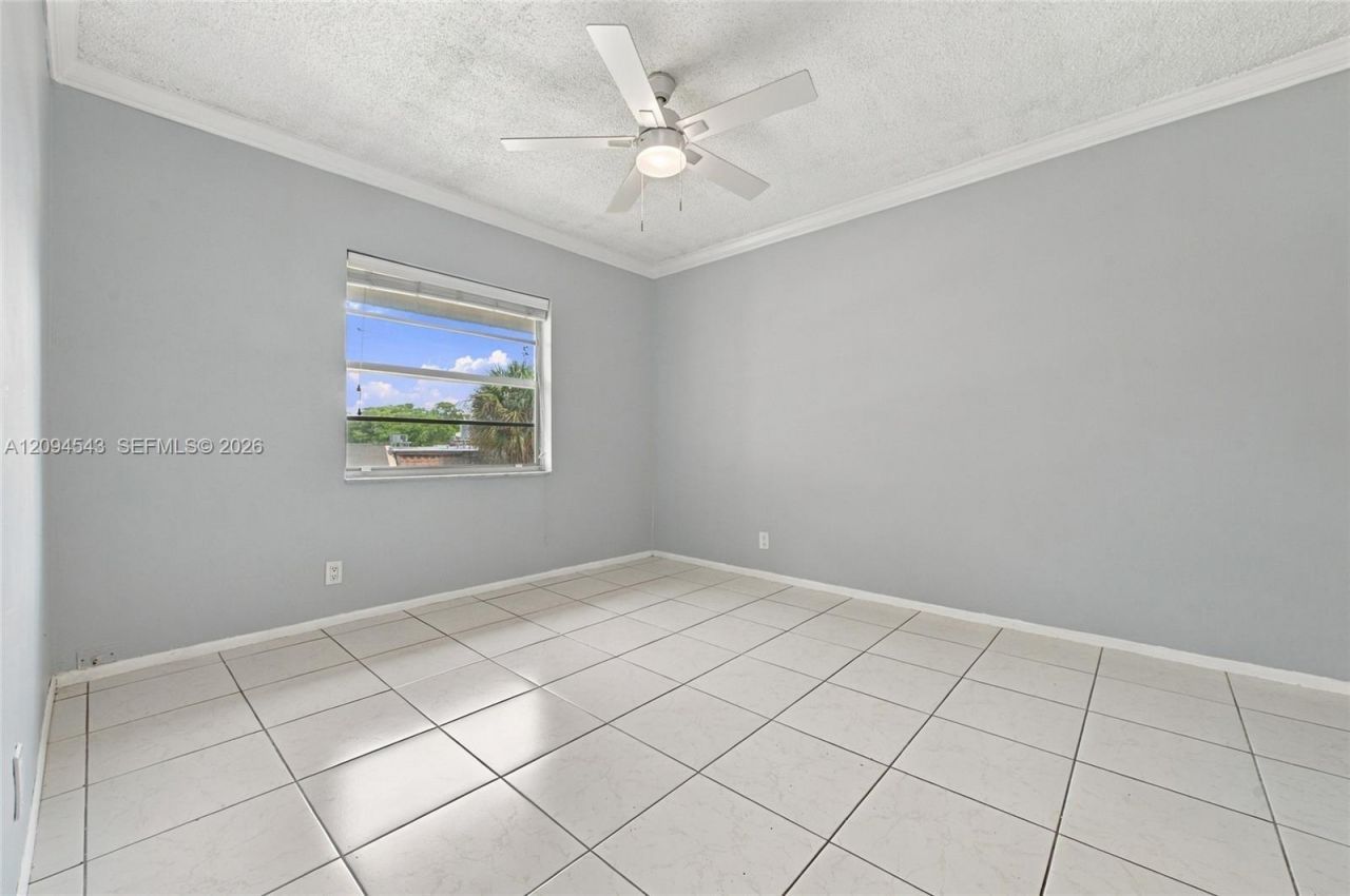2700 Riverside Dr , Unit 302-B, Coral Springs, FL 33065 Photo