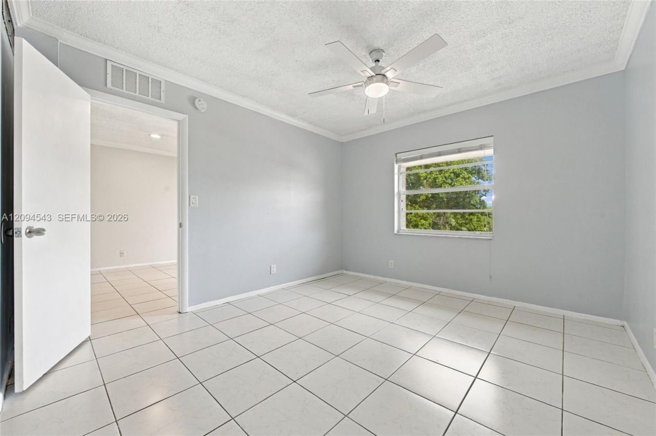 2700 Riverside Dr , Unit 302-B, Coral Springs, FL 33065 Photo