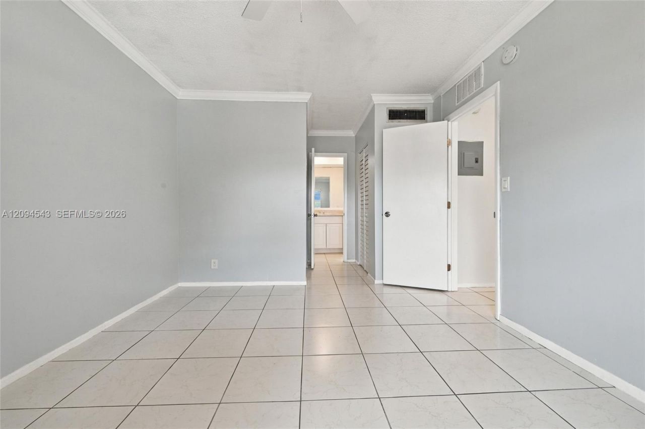 2700 Riverside Dr , Unit 302-B, Coral Springs, FL 33065 Photo