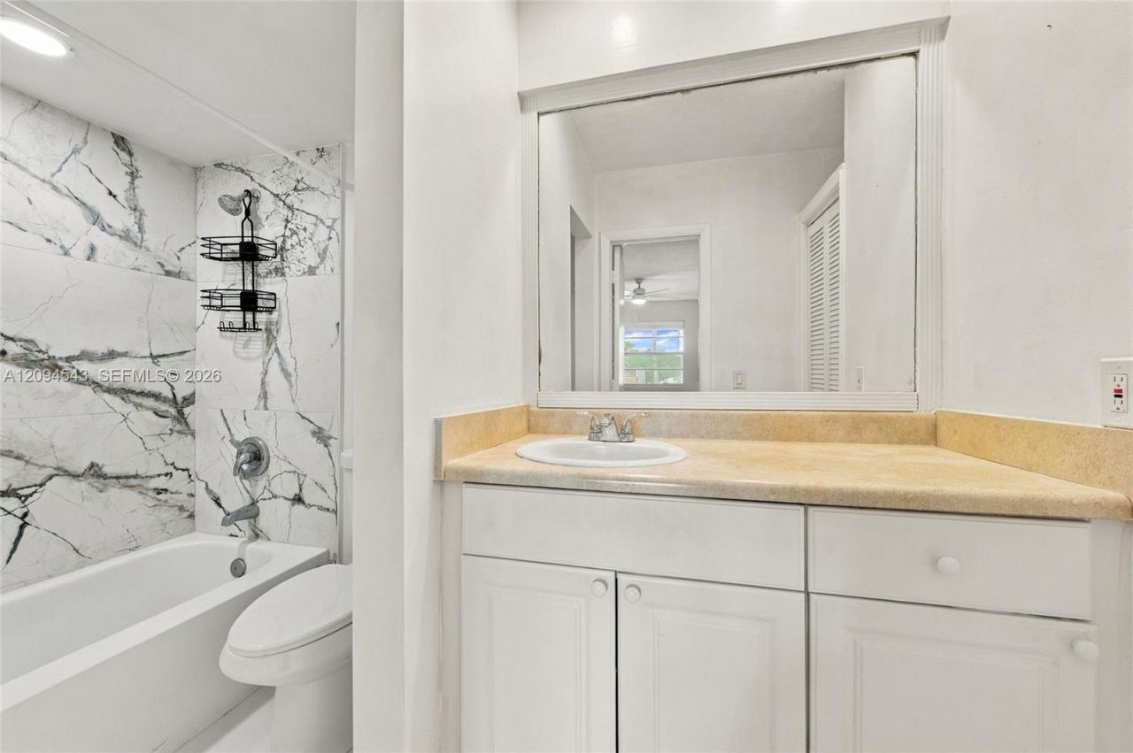 2700 Riverside Dr , Unit 302-B, Coral Springs, FL 33065 Photo