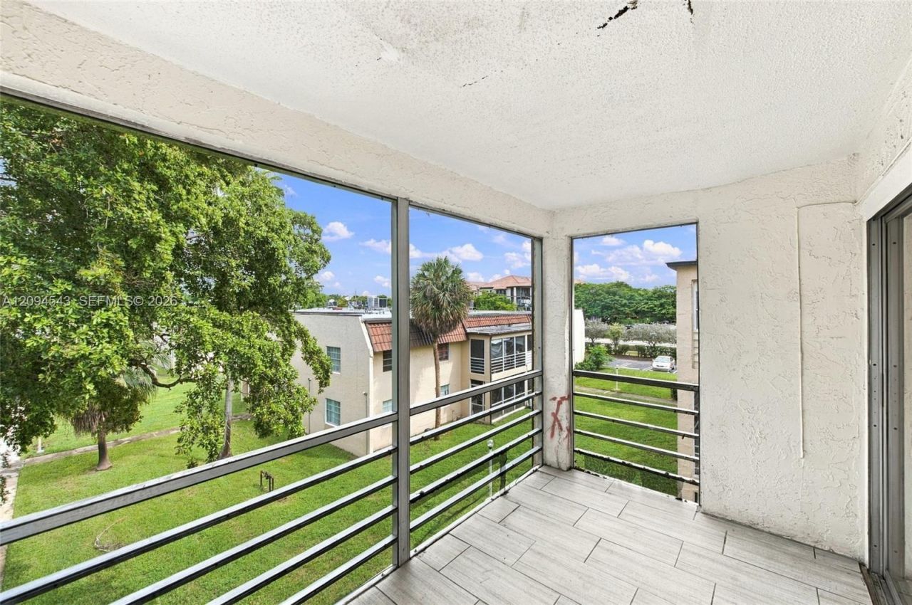 2700 Riverside Dr , Unit 302-B, Coral Springs, FL 33065 Photo