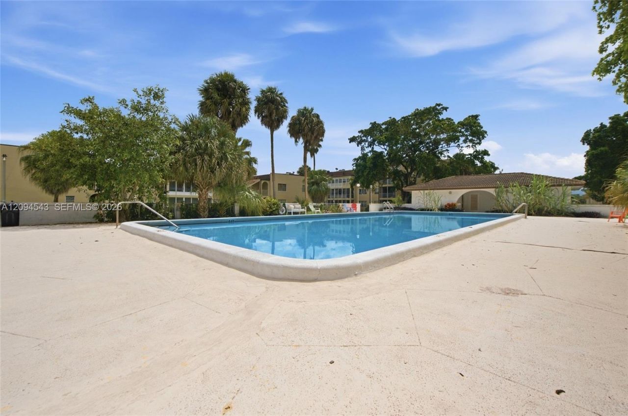 2700 Riverside Dr , Unit 302-B, Coral Springs, FL 33065 Photo