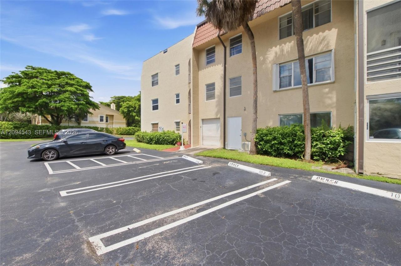 2700 Riverside Dr , Unit 302-B, Coral Springs, FL 33065 Photo