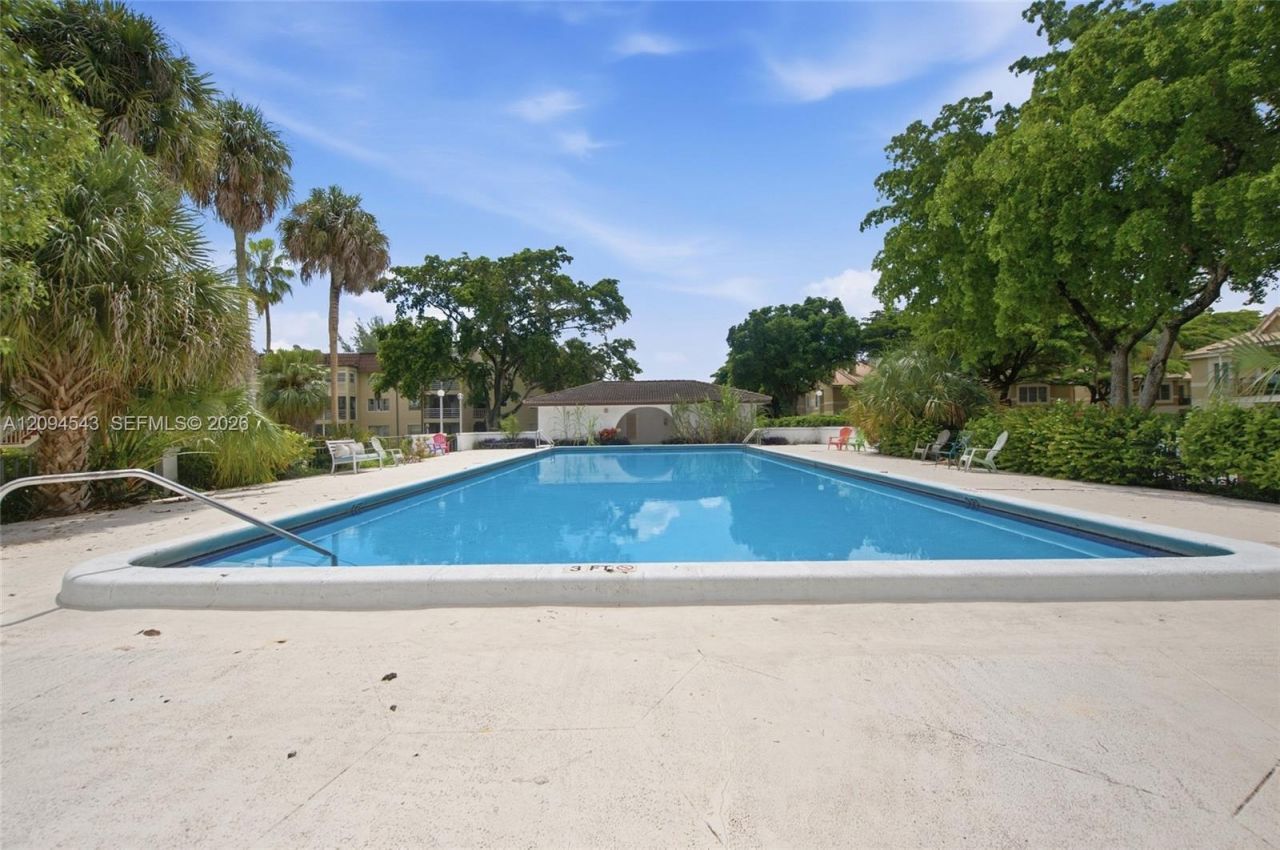 2700 Riverside Dr , Unit 302-B, Coral Springs, FL 33065 Photo