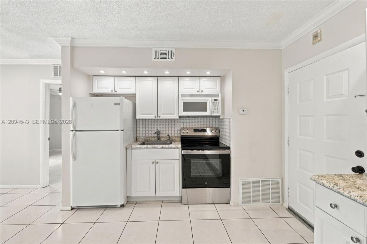 2700 Riverside Dr , Unit 302-B, Coral Springs, FL 33065 Photo
