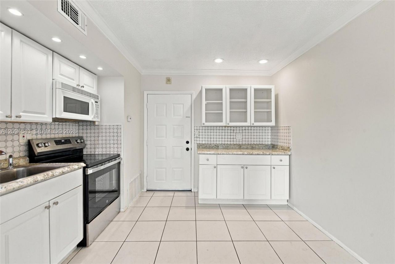 2700 Riverside Dr , Unit 302-B, Coral Springs, FL 33065 Photo