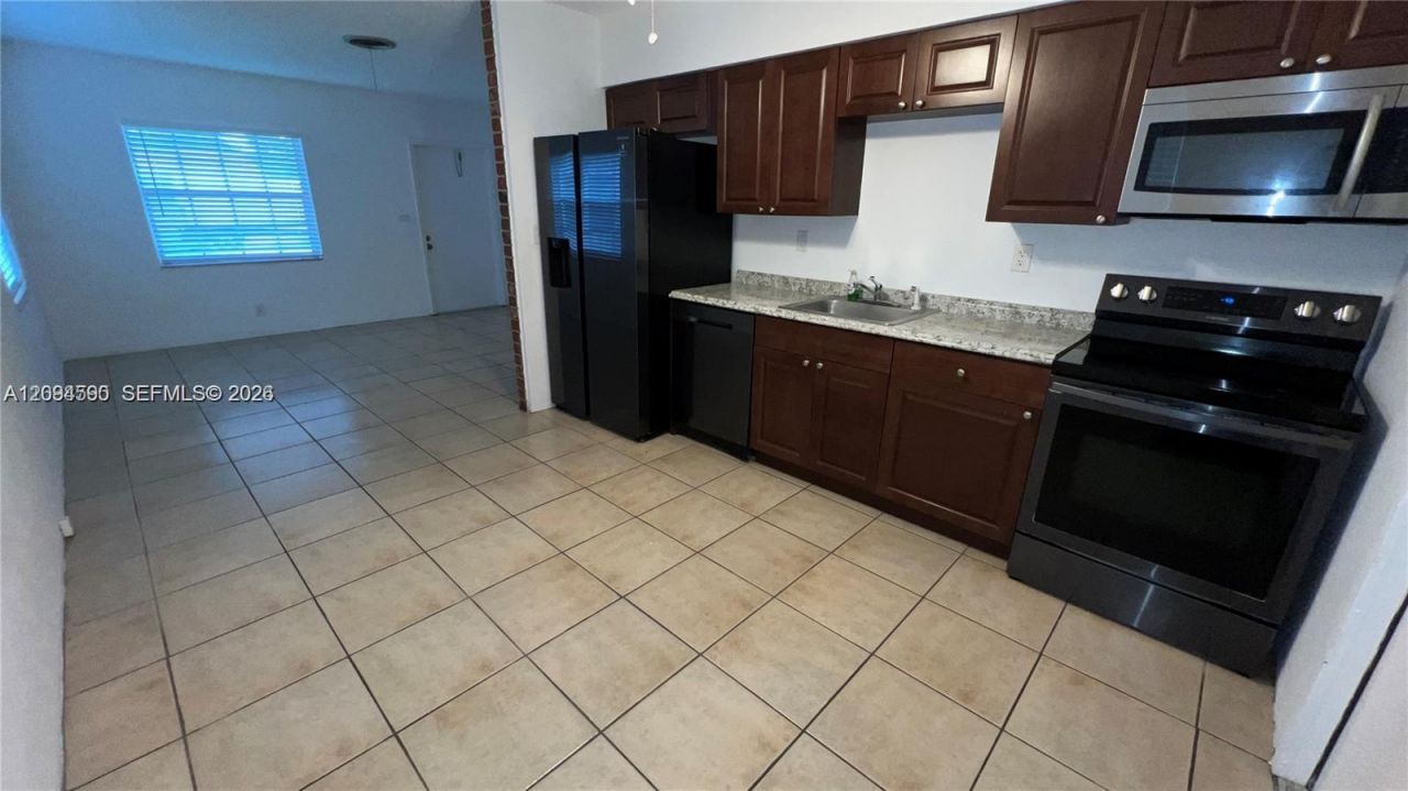 6021 SW 36th Ct #e & W, Miramar, FL 33023 Photo
