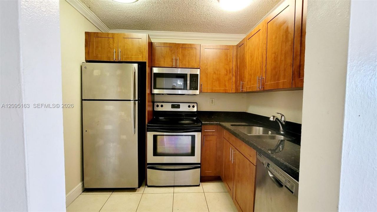 494 NW 165th St Rd , Unit C-602, Miami, FL 33169 Photo