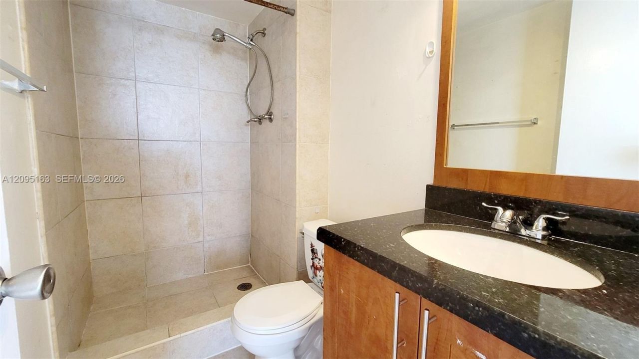 494 NW 165th St Rd , Unit C-602, Miami, FL 33169 Photo