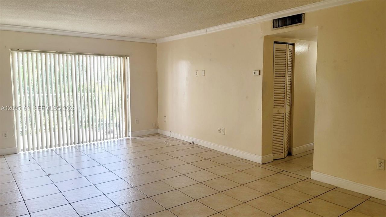 494 NW 165th St Rd , Unit C-602, Miami, FL 33169 Photo