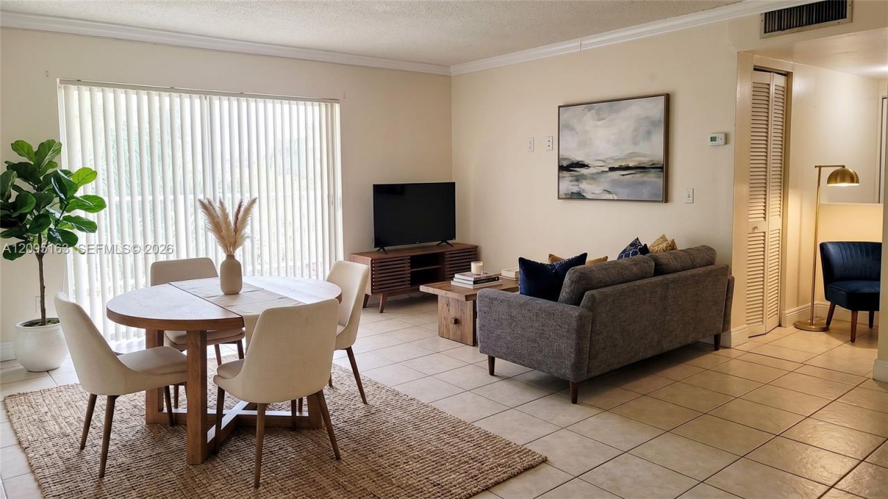 494 NW 165th St Rd , Unit C-602, Miami, FL 33169 Photo