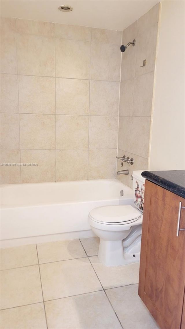 494 NW 165th St Rd , Unit C-602, Miami, FL 33169 Photo