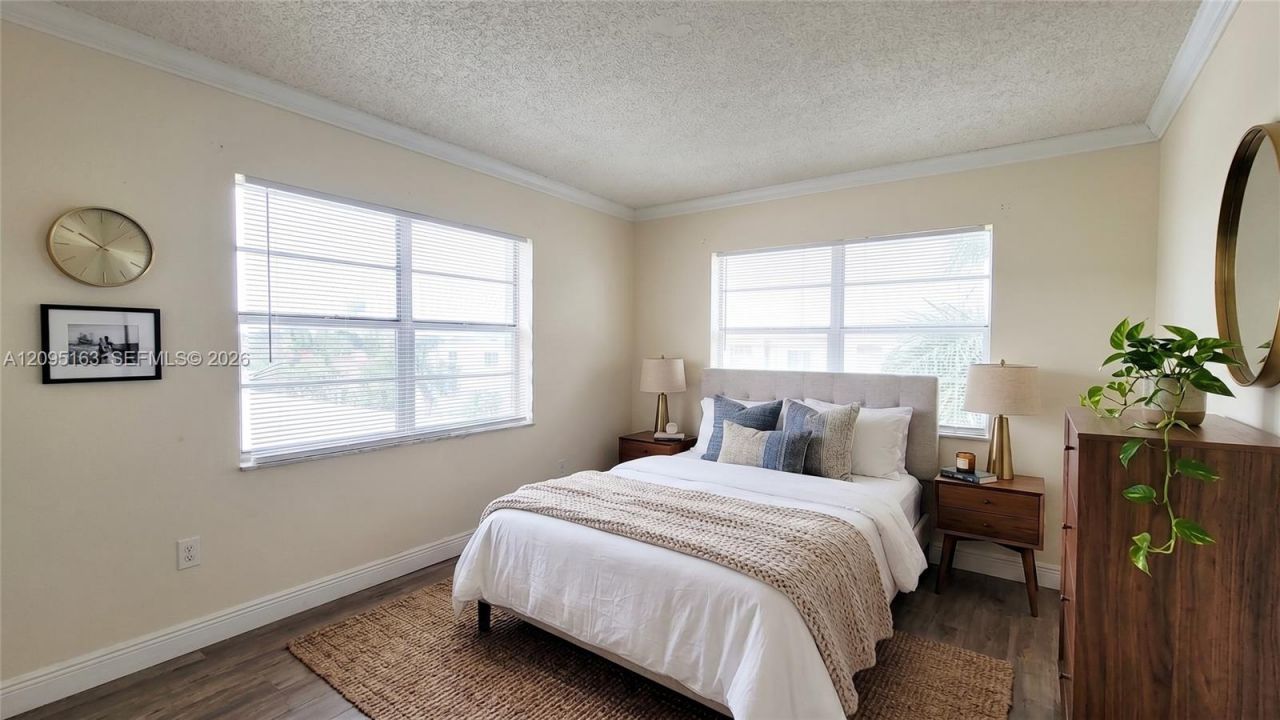 494 NW 165th St Rd , Unit C-602, Miami, FL 33169 Photo