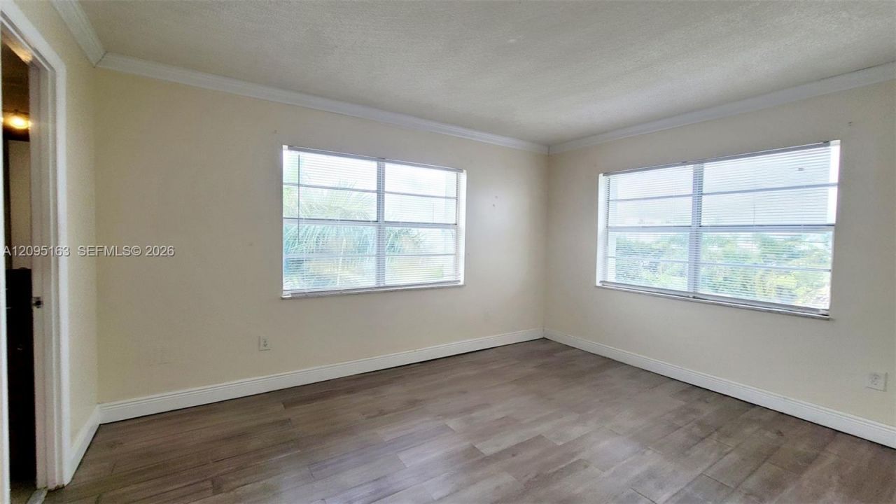 494 NW 165th St Rd , Unit C-602, Miami, FL 33169 Photo