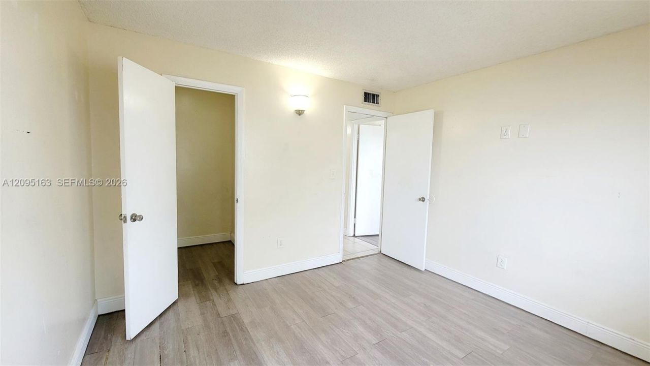 494 NW 165th St Rd , Unit C-602, Miami, FL 33169 Photo