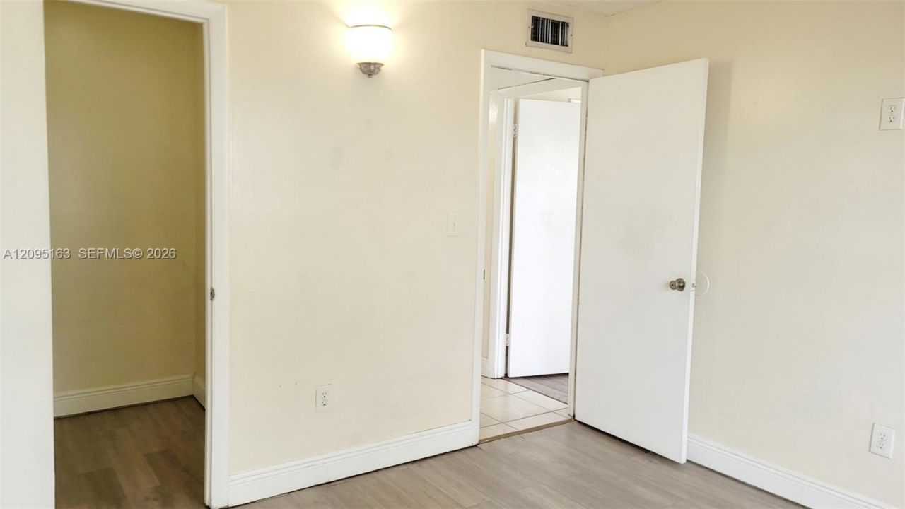 494 NW 165th St Rd , Unit C-602, Miami, FL 33169 Photo