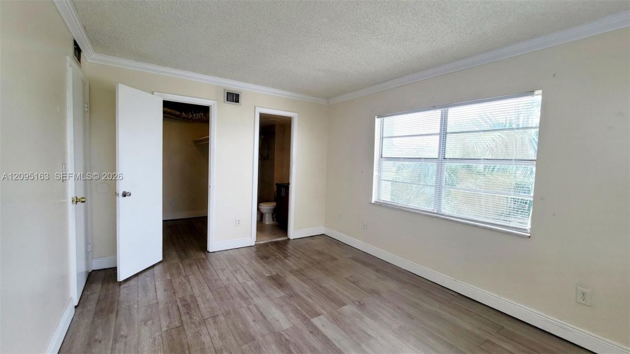 494 NW 165th St Rd , Unit C-602, Miami, FL 33169 Photo
